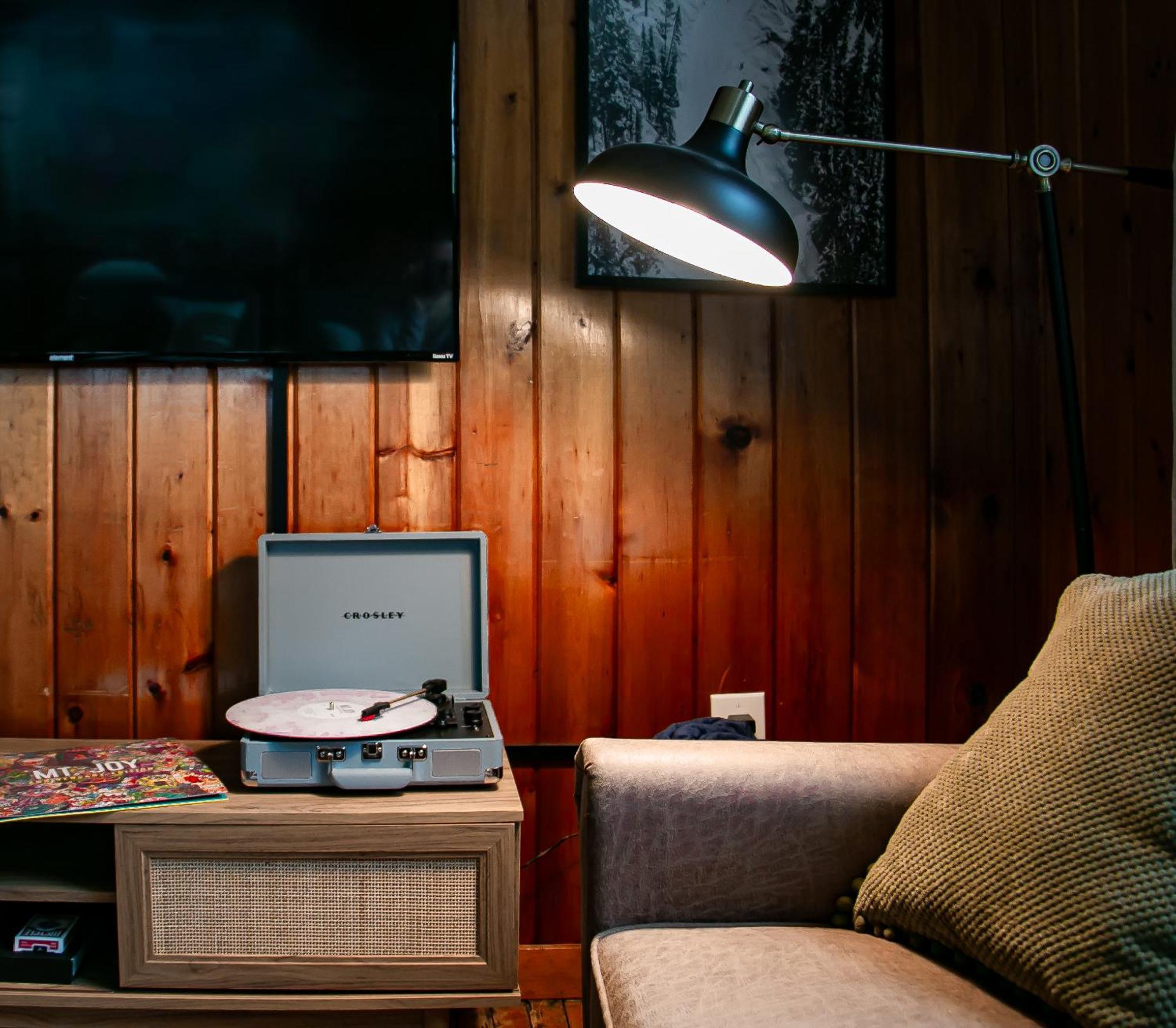Birch House: Cozy Cabin 5 Min From Okemo ラッドロー エクステリア 写真